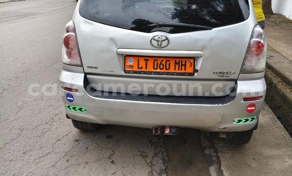 Sayi Na hannu Toyota Corolla Verso Azurfa Mota in Douala a Ƙasar Kamaru Sayi Na hannu Toyota Corolla Verso Azurfa Mota in Douala a Ƙasar Kamaru