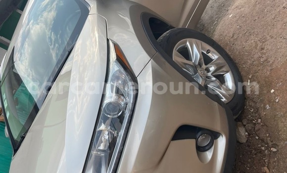 Sayi Na hannu Toyota Highlander Azurfa Mota in Douala a Ƙasar Kamaru