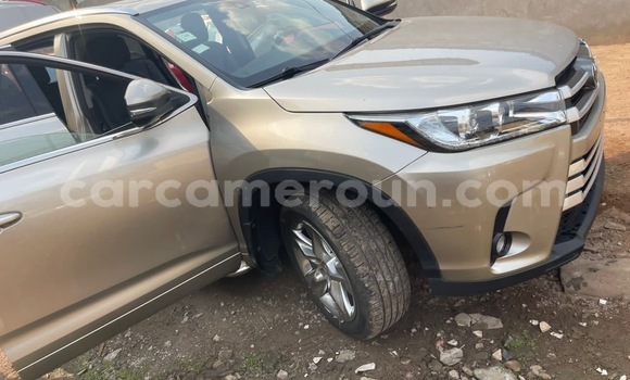 Acheter Occasion Voiture Toyota Highlander Gris à Douala, Littoral Cameroon Acheter Occasion Voiture Toyota Highlander Gris à Douala, Littoral Cameroon
