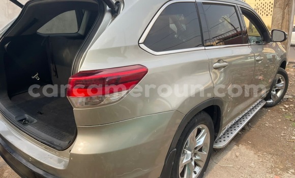 Acheter Occasion Voiture Toyota Highlander Gris à Douala, Littoral Cameroon Acheter Occasion Voiture Toyota Highlander Gris à Douala, Littoral Cameroon