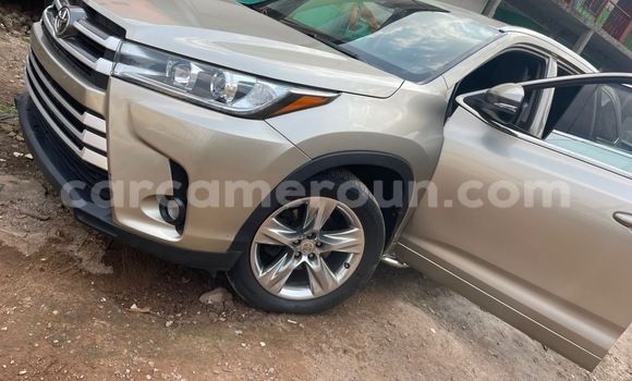 Acheter Occasion Voiture Toyota Highlander Gris à Douala, Littoral Cameroon Acheter Occasion Voiture Toyota Highlander Gris à Douala, Littoral Cameroon