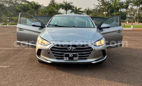 Sayi Na hannu Hyundai Elantra Azurfa Mota in Yaounde a Babban Kamaru