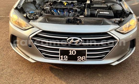 Sayi Na hannu Hyundai Elantra Azurfa Mota in Yaounde a Babban Kamaru Sayi Na hannu Hyundai Elantra Azurfa Mota in Yaounde a Babban Kamaru