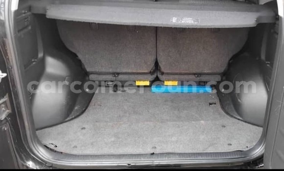 Sayi Imported Toyota RAV4 Black Mota in Douala a Ƙasar Kamaru Sayi Imported Toyota RAV4 Black Mota in Douala a Ƙasar Kamaru