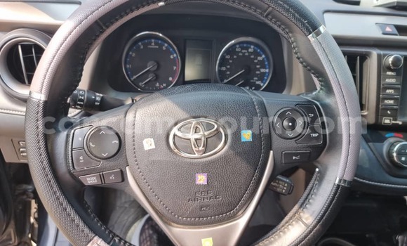 Sayi Na hannu Toyota RAV4 Black Mota in Douala a Ƙasar Kamaru Sayi Na hannu Toyota RAV4 Black Mota in Douala a Ƙasar Kamaru