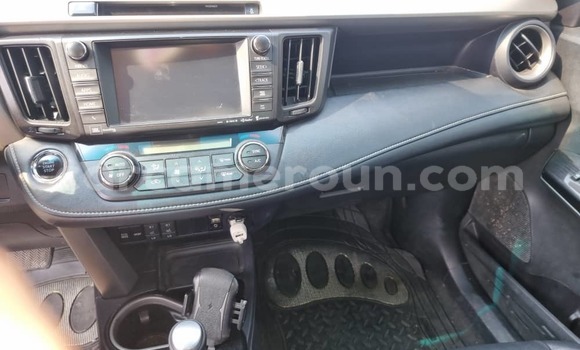 Sayi Na hannu Toyota RAV4 Black Mota in Douala a Ƙasar Kamaru Sayi Na hannu Toyota RAV4 Black Mota in Douala a Ƙasar Kamaru