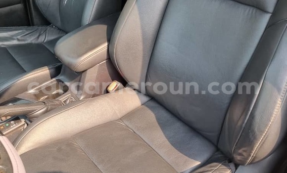 Sayi Na hannu Toyota RAV4 Black Mota in Douala a Ƙasar Kamaru Sayi Na hannu Toyota RAV4 Black Mota in Douala a Ƙasar Kamaru