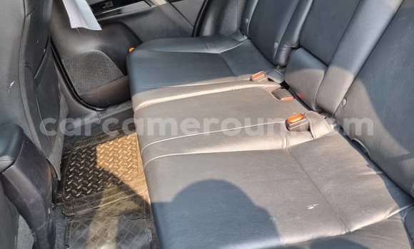 Sayi Na hannu Toyota RAV4 Black Mota in Douala a Ƙasar Kamaru Sayi Na hannu Toyota RAV4 Black Mota in Douala a Ƙasar Kamaru