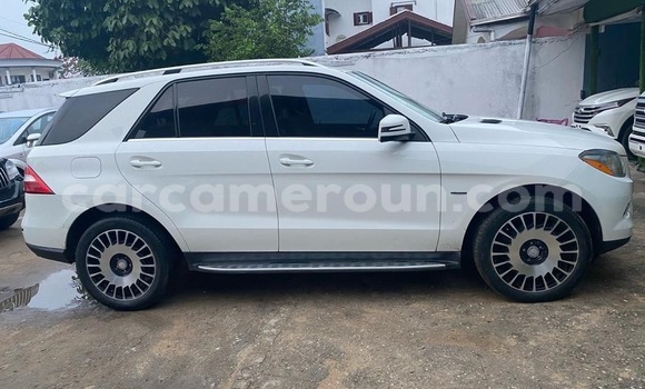 Sayi Imported Mercedes‒Benz ML–Class White Mota in Douala a Ƙasar Kamaru Sayi Imported Mercedes‒Benz ML–Class White Mota in Douala a Ƙasar Kamaru