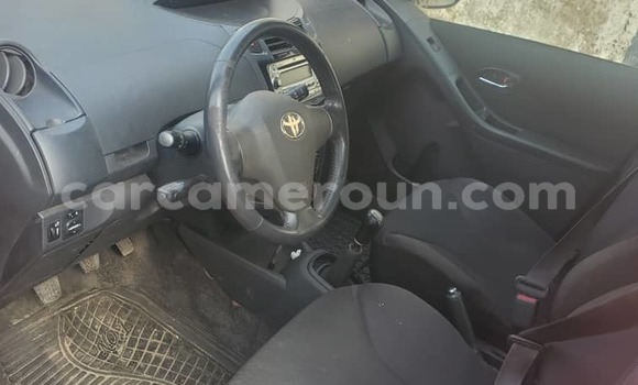 Sayi Na hannu Toyota Yaris Red Mota in Douala a Ƙasar Kamaru Sayi Na hannu Toyota Yaris Red Mota in Douala a Ƙasar Kamaru