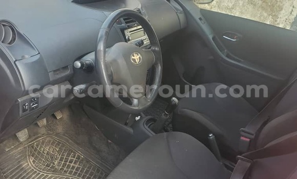 Sayi Na hannu Toyota Yaris Red Mota in Douala a Ƙasar Kamaru Sayi Na hannu Toyota Yaris Red Mota in Douala a Ƙasar Kamaru