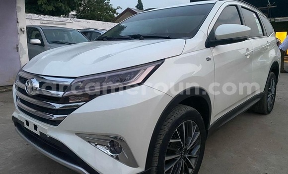 Acheter Import Voiture Toyota Rush Blanc à Douala, Littoral Cameroon
