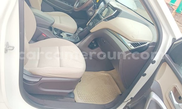 Buy Used Hyundai Santa Fe White Car in Douala in Littoral Cameroon Buy Used Hyundai Santa Fe White Car in Douala in Littoral Cameroon