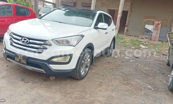 Buy Used Hyundai Santa Fe White Car in Douala in Littoral Cameroon Buy Used Hyundai Santa Fe White Car in Douala in Littoral Cameroon
