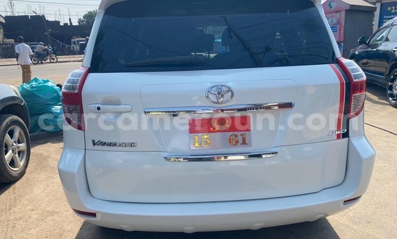 Acheter Neuf Voiture Toyota Vanguard Blanc à Douala, Littoral Cameroon Acheter Neuf Voiture Toyota Vanguard Blanc à Douala, Littoral Cameroon