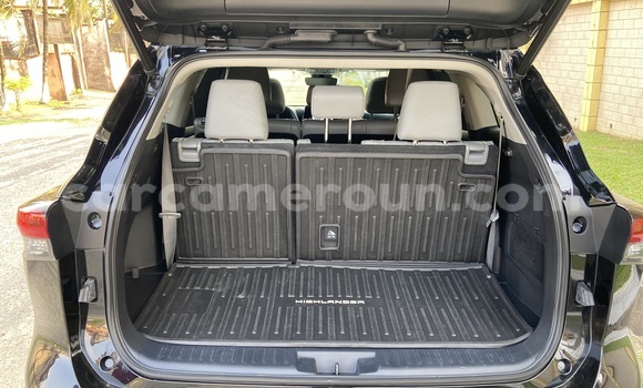 Sayi Imported Toyota Highlander Black Mota in Douala a Ƙasar Kamaru Sayi Imported Toyota Highlander Black Mota in Douala a Ƙasar Kamaru