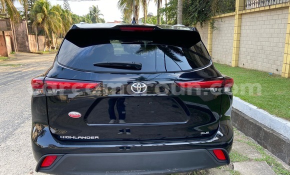 Sayi Imported Toyota Highlander Black Mota in Douala a Ƙasar Kamaru Sayi Imported Toyota Highlander Black Mota in Douala a Ƙasar Kamaru