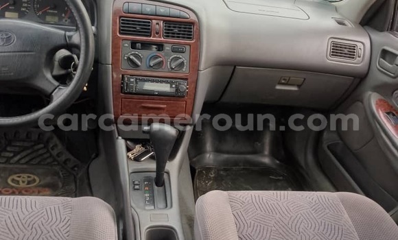 Sayi Na hannu Toyota Avensis Green Mota in Douala a Ƙasar Kamaru Sayi Na hannu Toyota Avensis Green Mota in Douala a Ƙasar Kamaru