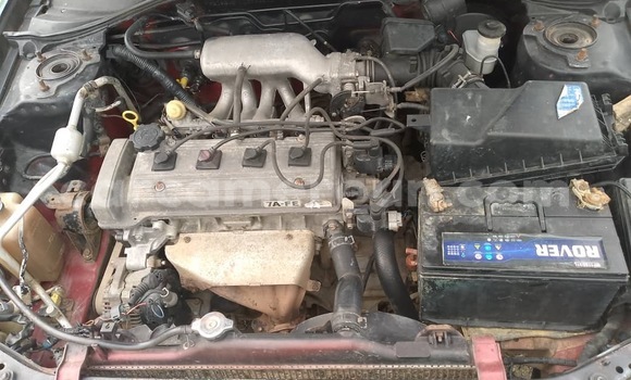 Sayi Na hannu Toyota Avensis Green Mota in Douala a Ƙasar Kamaru Sayi Na hannu Toyota Avensis Green Mota in Douala a Ƙasar Kamaru