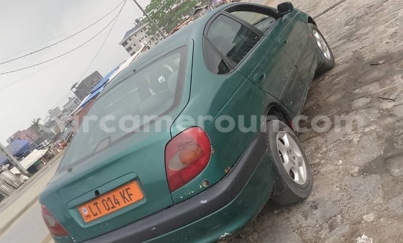 Sayi Na hannu Toyota Avensis Green Mota in Douala a Ƙasar Kamaru Sayi Na hannu Toyota Avensis Green Mota in Douala a Ƙasar Kamaru