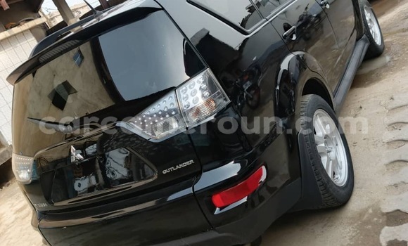 Sayi Sabo Mitsubishi Outlander Black Mota in Douala a Ƙasar Kamaru Sayi Sabo Mitsubishi Outlander Black Mota in Douala a Ƙasar Kamaru