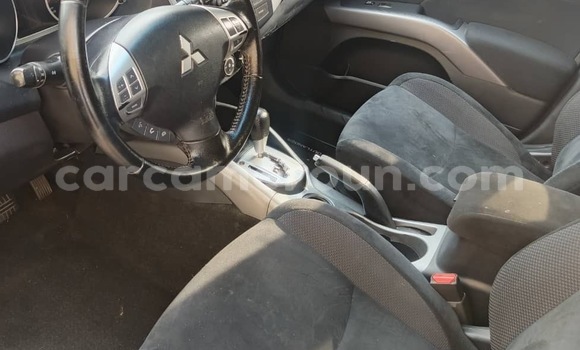 Sayi Sabo Mitsubishi Outlander Black Mota in Douala a Ƙasar Kamaru Sayi Sabo Mitsubishi Outlander Black Mota in Douala a Ƙasar Kamaru