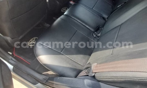 Sayi Na hannu Toyota Auris Azurfa Mota in Douala a Ƙasar Kamaru Sayi Na hannu Toyota Auris Azurfa Mota in Douala a Ƙasar Kamaru