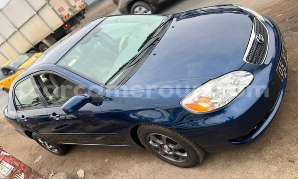 Sayi Na hannu Toyota Corolla Blue Mota in Douala a Ƙasar Kamaru