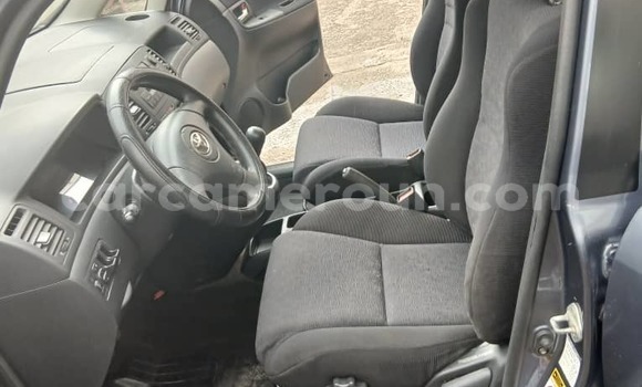 Acheter Occasion Voiture Toyota Corolla Verso Bleu à Douala, Littoral Cameroon Acheter Occasion Voiture Toyota Corolla Verso Bleu à Douala, Littoral Cameroon