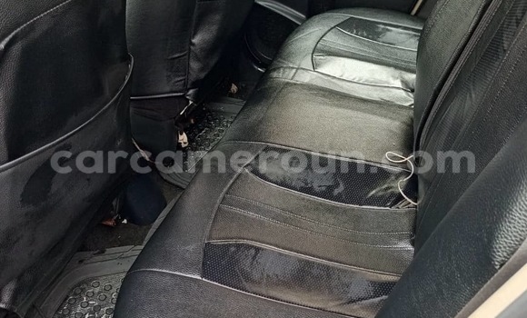 Sayi Na hannu Toyota Yaris Blue Mota in Douala a Ƙasar Kamaru Sayi Na hannu Toyota Yaris Blue Mota in Douala a Ƙasar Kamaru