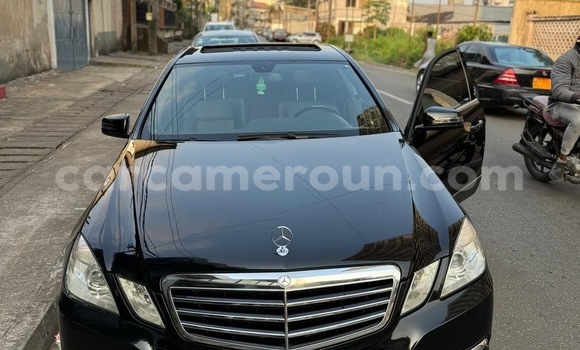 Sayi Na hannu Mercedes‒Benz E–Class Black Mota in Douala a Ƙasar Kamaru Sayi Na hannu Mercedes‒Benz E–Class Black Mota in Douala a Ƙasar Kamaru