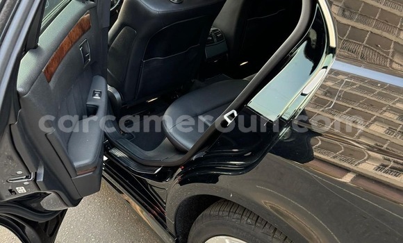 Sayi Na hannu Mercedes‒Benz E–Class Black Mota in Douala a Ƙasar Kamaru Sayi Na hannu Mercedes‒Benz E–Class Black Mota in Douala a Ƙasar Kamaru