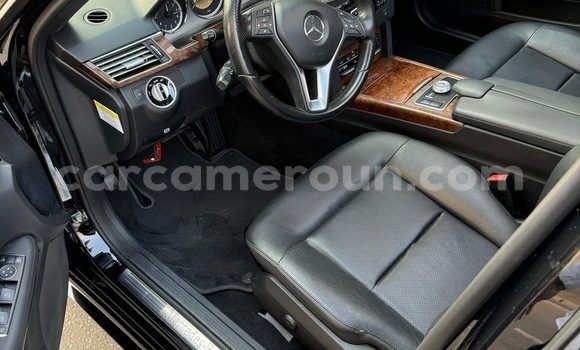 Sayi Na hannu Mercedes‒Benz E–Class Black Mota in Douala a Ƙasar Kamaru Sayi Na hannu Mercedes‒Benz E–Class Black Mota in Douala a Ƙasar Kamaru
