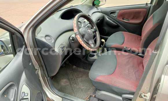 Sayi Na hannu Toyota Yaris Azurfa Mota in Yaounde a Babban Kamaru Sayi Na hannu Toyota Yaris Azurfa Mota in Yaounde a Babban Kamaru