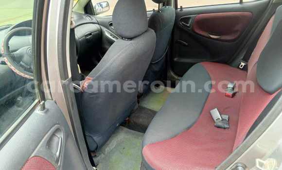 Sayi Na hannu Toyota Yaris Azurfa Mota in Yaounde a Babban Kamaru Sayi Na hannu Toyota Yaris Azurfa Mota in Yaounde a Babban Kamaru