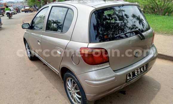 Sayi Na hannu Toyota Yaris Azurfa Mota in Yaounde a Babban Kamaru Sayi Na hannu Toyota Yaris Azurfa Mota in Yaounde a Babban Kamaru