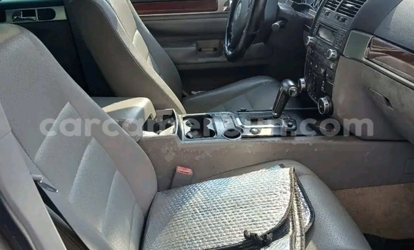 Sayi Na hannu Volkswagen Touareg Azurfa Mota in Douala a Ƙasar Kamaru Sayi Na hannu Volkswagen Touareg Azurfa Mota in Douala a Ƙasar Kamaru
