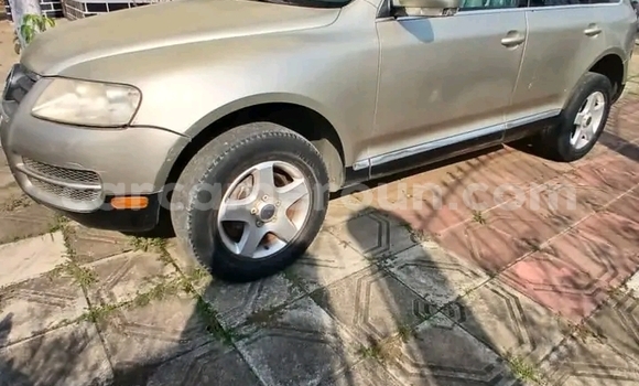 Sayi Na hannu Volkswagen Touareg Azurfa Mota in Douala a Ƙasar Kamaru Sayi Na hannu Volkswagen Touareg Azurfa Mota in Douala a Ƙasar Kamaru