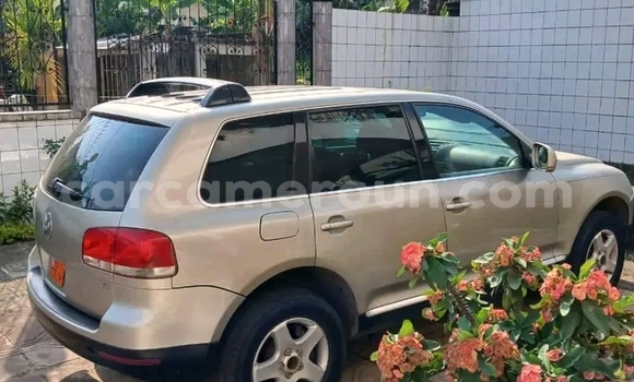 Sayi Na hannu Volkswagen Touareg Azurfa Mota in Douala a Ƙasar Kamaru Sayi Na hannu Volkswagen Touareg Azurfa Mota in Douala a Ƙasar Kamaru