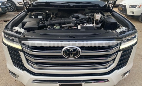 Buy Import Toyota Land Cruiser White Car in Douala in Littoral Cameroon Buy Import Toyota Land Cruiser White Car in Douala in Littoral Cameroon