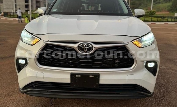 Sayi Sabo Toyota Highlander White Mota in Yaounde a Babban Kamaru