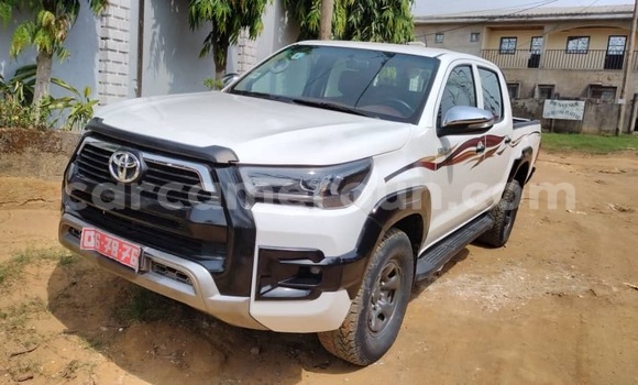 Sayi Sabo Toyota Hiluxe VIGO Black Mota in Douala a Ƙasar Kamaru