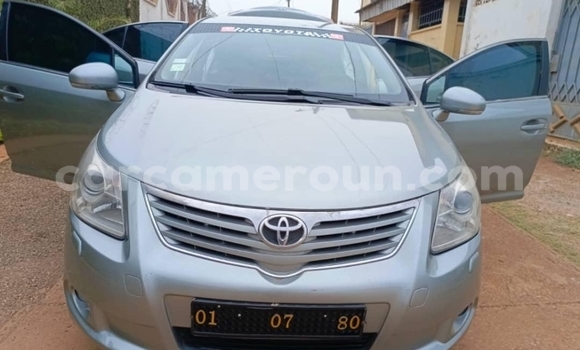 Sayi Na hannu Toyota Avensis Azurfa Mota in Yaounde a Babban Kamaru