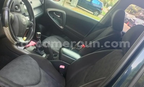 Sayi Na hannu Toyota RAV4 Black Mota in Douala a Ƙasar Kamaru Sayi Na hannu Toyota RAV4 Black Mota in Douala a Ƙasar Kamaru