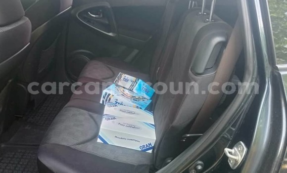 Sayi Na hannu Toyota RAV4 Black Mota in Douala a Ƙasar Kamaru Sayi Na hannu Toyota RAV4 Black Mota in Douala a Ƙasar Kamaru