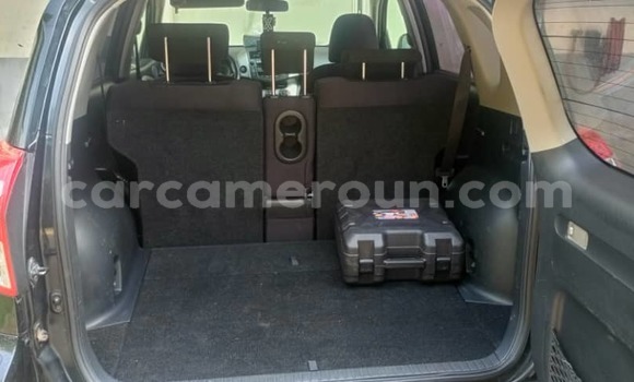Sayi Na hannu Toyota RAV4 Black Mota in Douala a Ƙasar Kamaru Sayi Na hannu Toyota RAV4 Black Mota in Douala a Ƙasar Kamaru