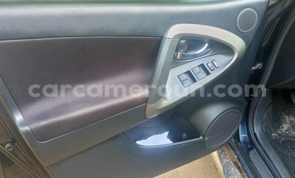 Sayi Na hannu Toyota RAV4 Black Mota in Douala a Ƙasar Kamaru Sayi Na hannu Toyota RAV4 Black Mota in Douala a Ƙasar Kamaru