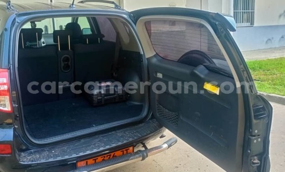 Sayi Na hannu Toyota RAV4 Black Mota in Douala a Ƙasar Kamaru Sayi Na hannu Toyota RAV4 Black Mota in Douala a Ƙasar Kamaru