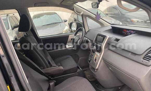 Acheter Import Voiture Toyota Voxy Noir à Douala, Littoral Cameroon Acheter Import Voiture Toyota Voxy Noir à Douala, Littoral Cameroon
