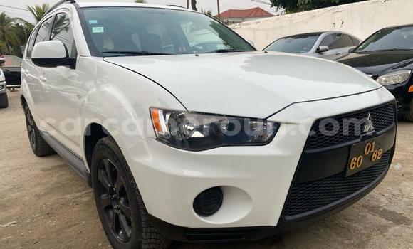 Buy Import Mitsubishi Outlander White Car in Douala in Littoral Cameroon